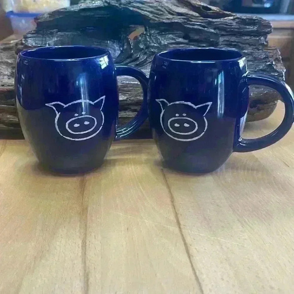 Ceramic pig mugs. Super cute if you’re a pig fan! - Picture 1 of 3